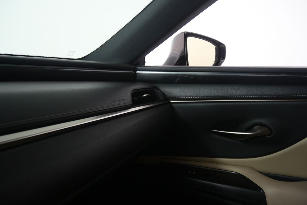 Thumbnail: 2019 Lexus ES - 23