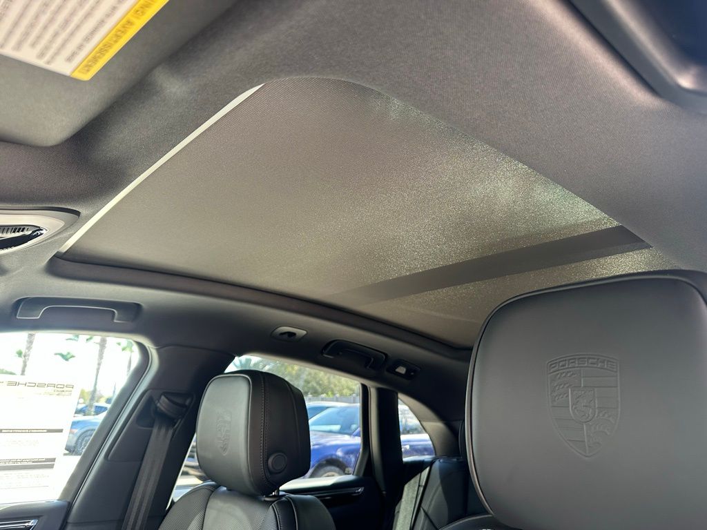 Thumbnail: 2026 Porsche Macan - 26