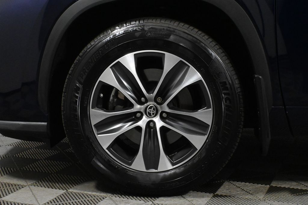 2022 Toyota Highlander XLE 13