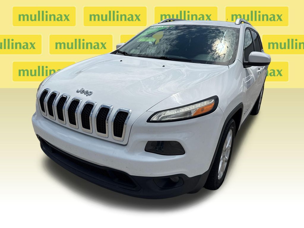Used 2016 White Jeep Latitude image 9