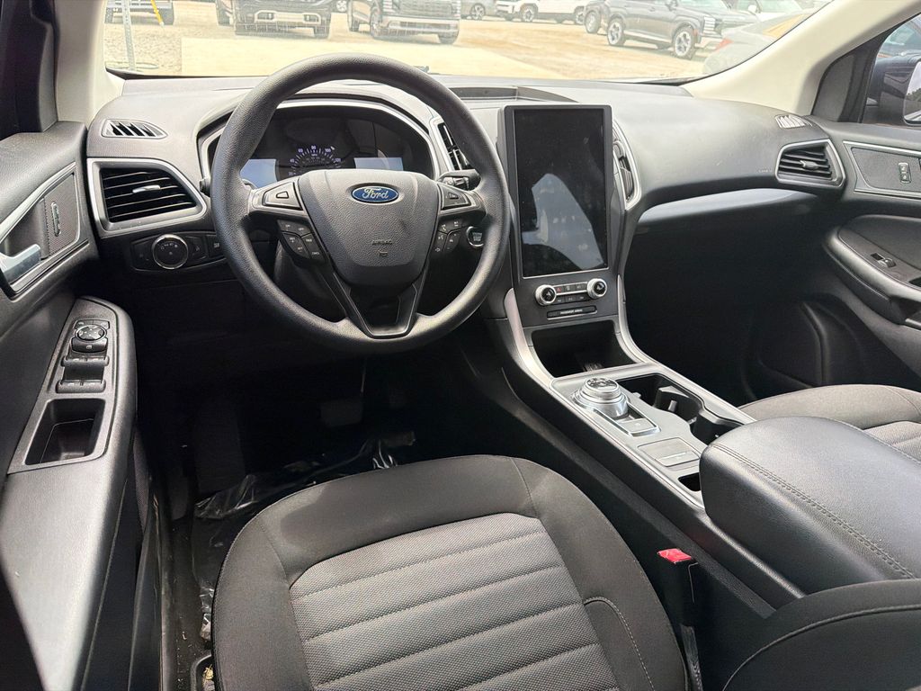 Used 2021 Silver Ford SE image 17