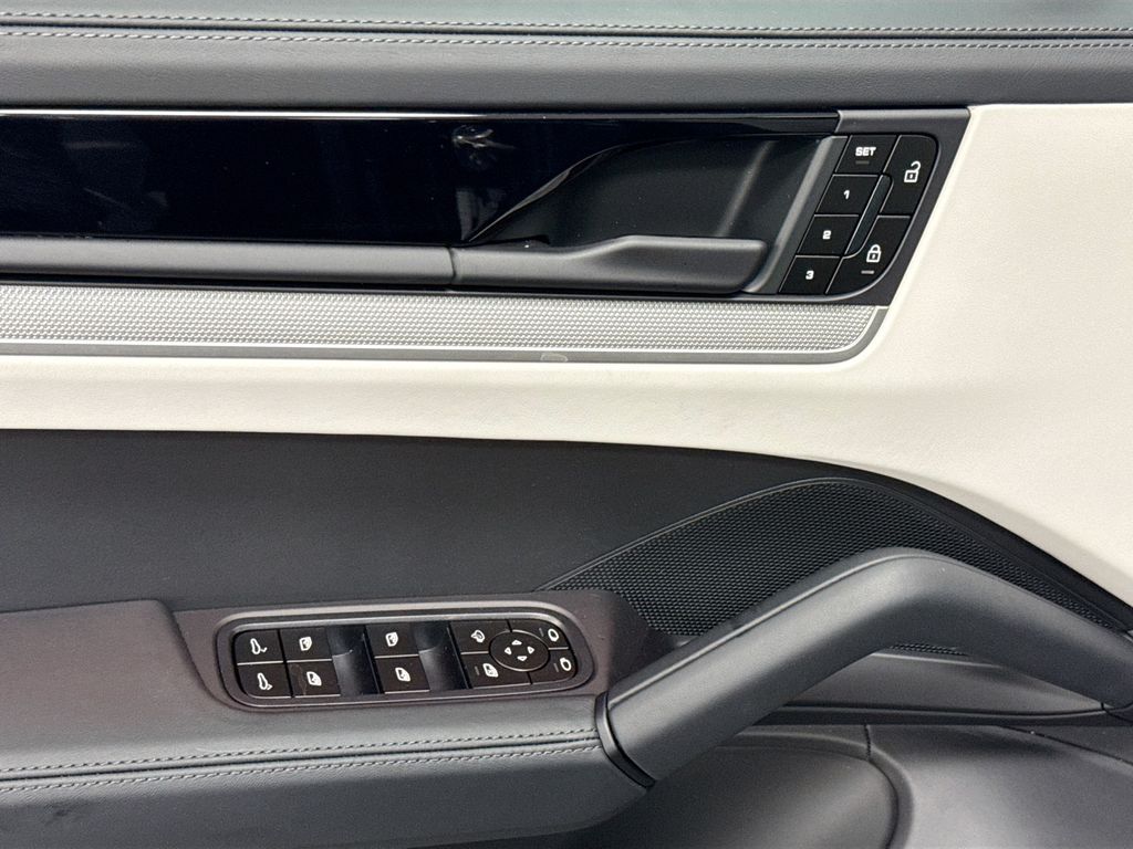 Thumbnail: 2026 Porsche Cayenne - 23