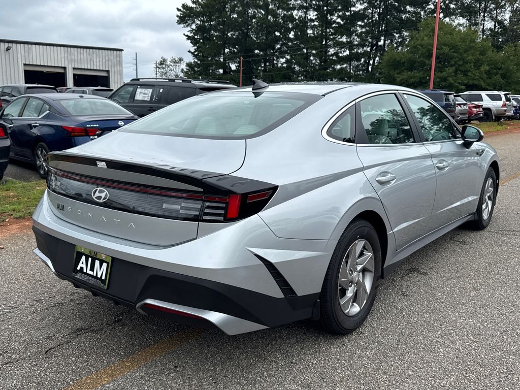 2025 Hyundai Sonata SE photo 5