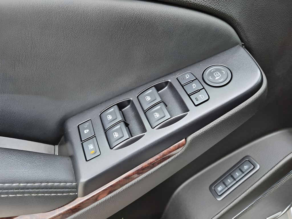 Used 2017 Silver GMC SLT image 30