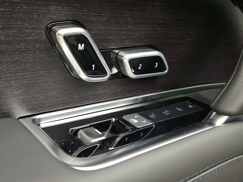 Thumbnail: 2026 Land Rover Range Rover - 7