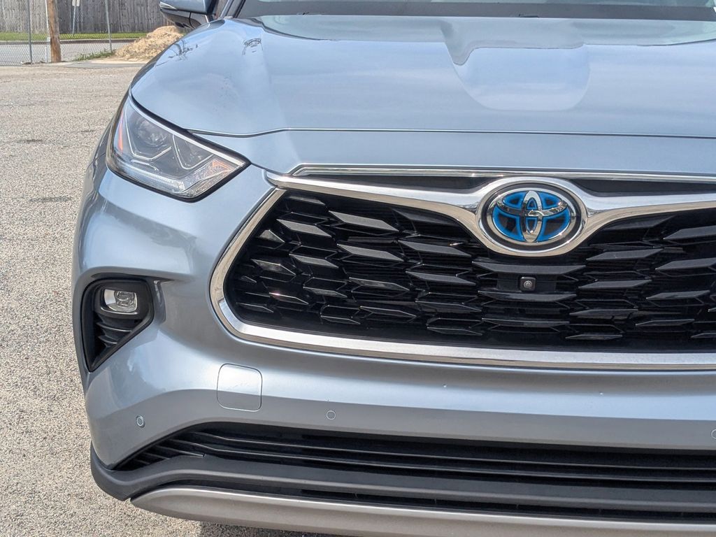 2023 Toyota Highlander Hybrid Platinum
