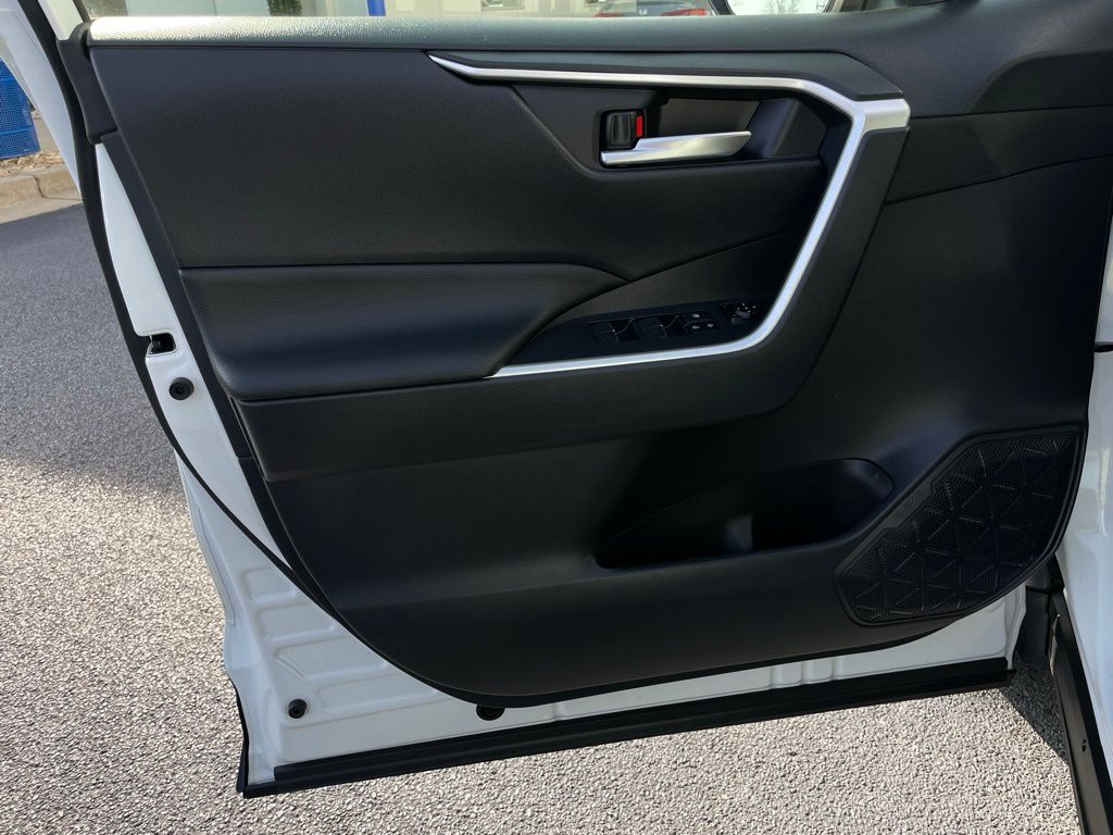 Thumbnail: 2024 Toyota RAV4 - 25