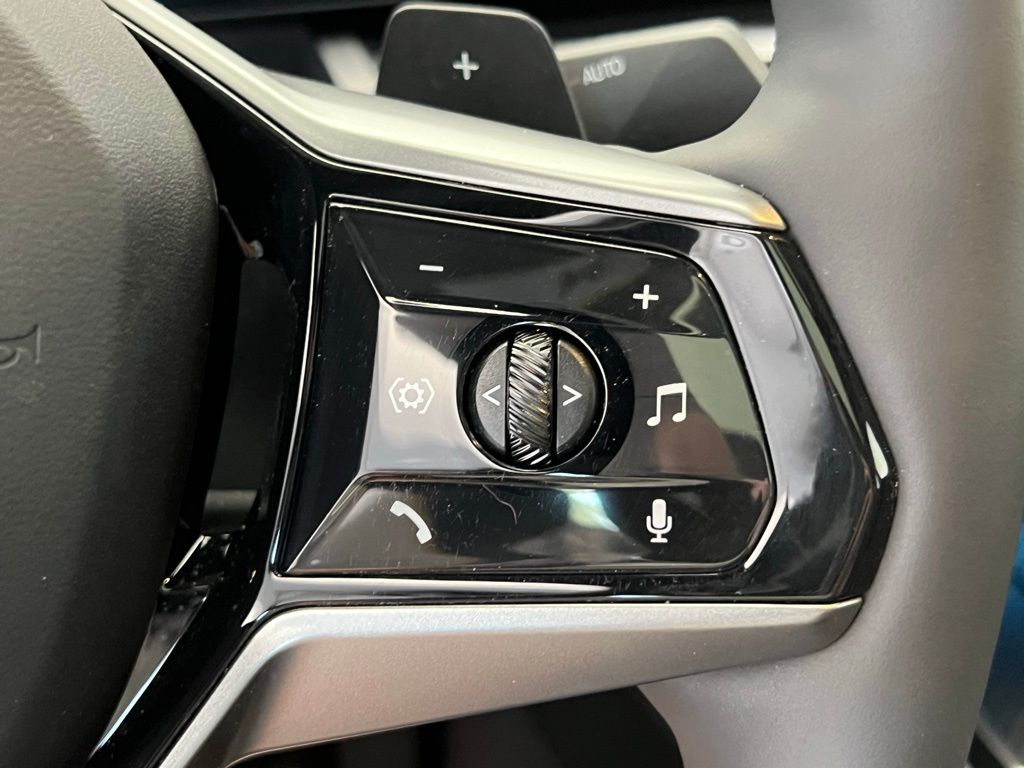 2024 BMW 5 Series 530i xDrive 18