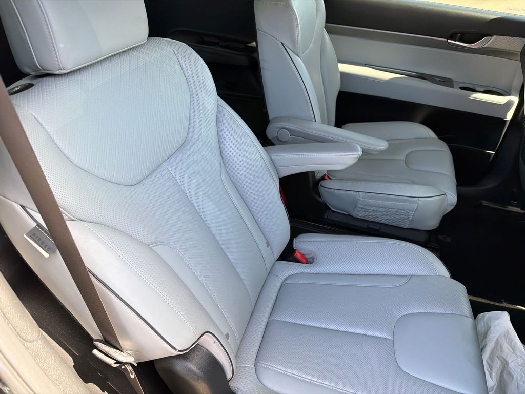 Used 2025 White Hyundai SEL image 15