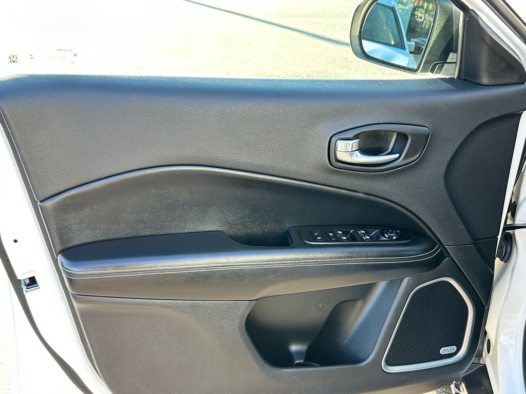 Thumbnail: 2021 Jeep Compass - 11