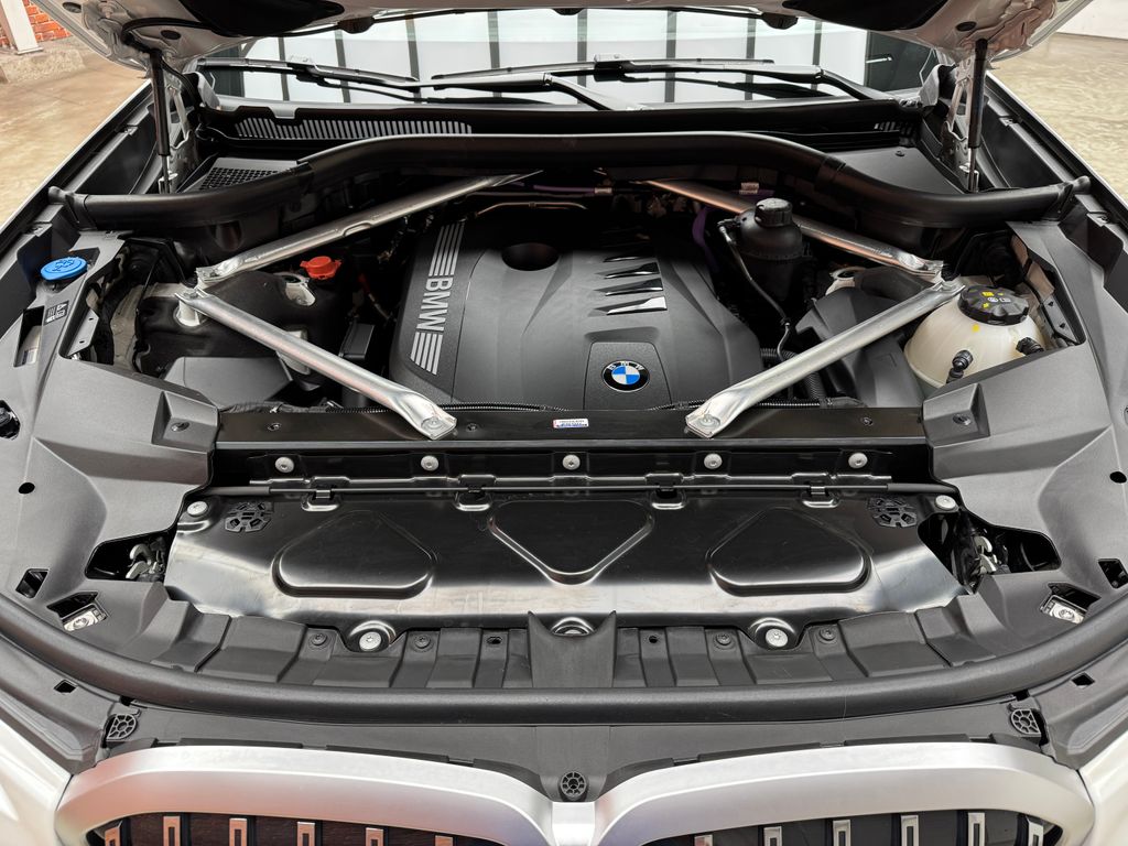 Certified Used 2024 White BMW xDrive40i image 31