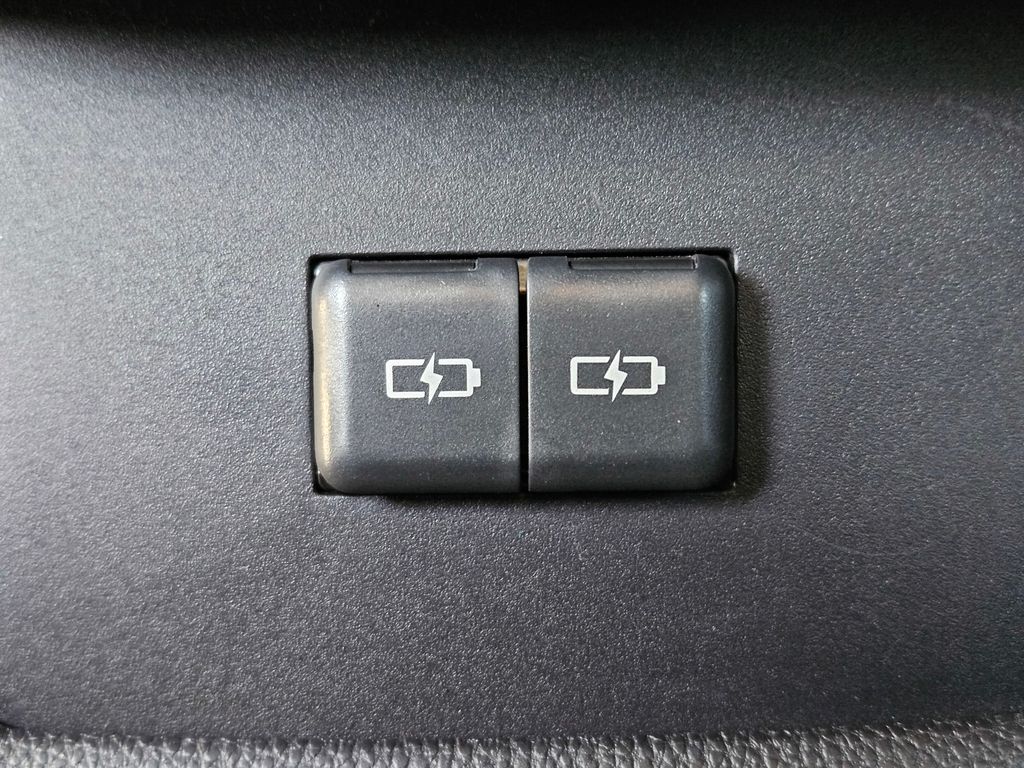 Used Car 2024 Toyota Highlander  Le For Sale Under $35,000 In San Marcos, Texas