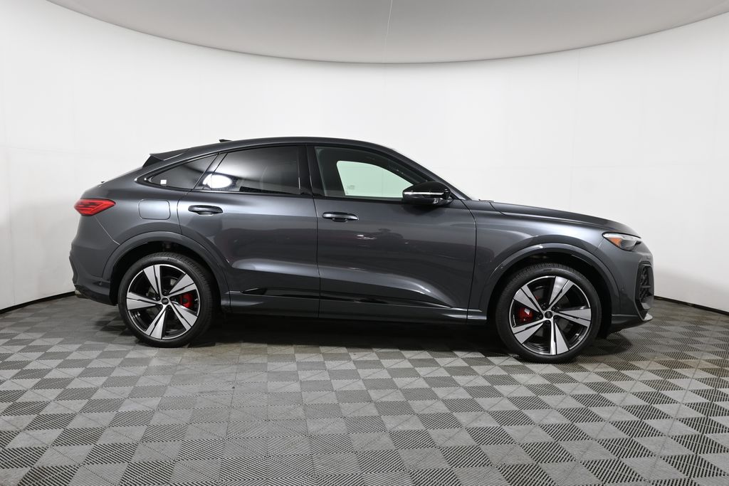 Thumbnail: 2026 Audi SQ5 - 8