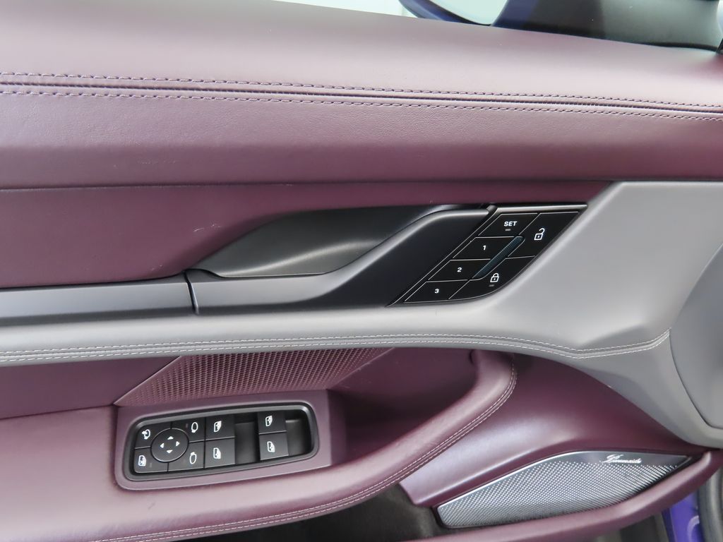 Thumbnail: 2022 Porsche Taycan - 23