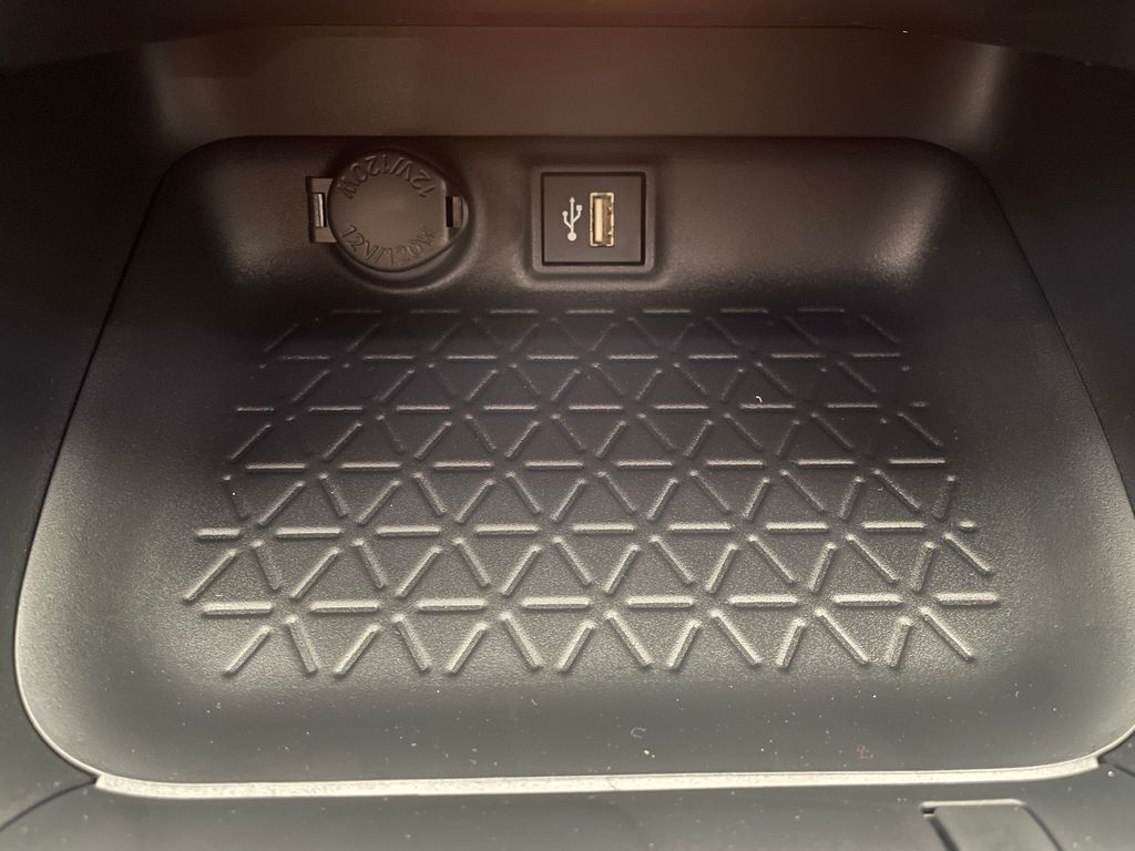 Thumbnail: 2025 Toyota RAV4 - 26