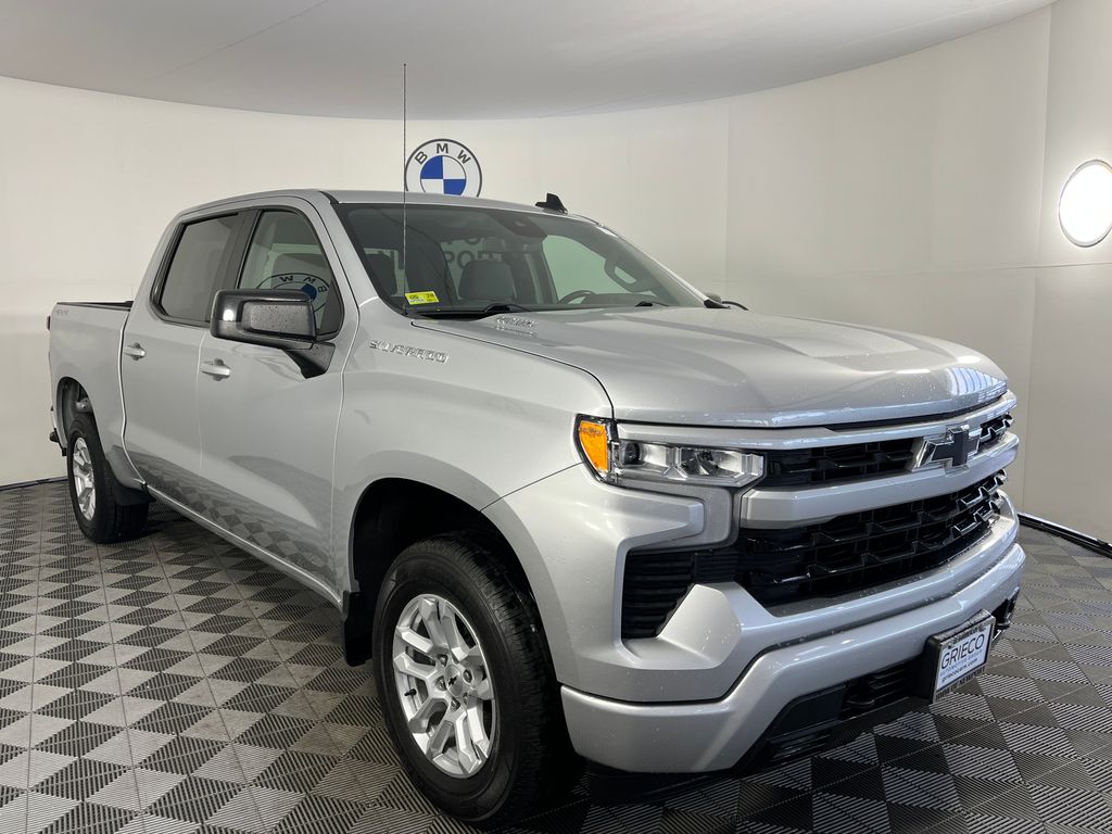 Silver Ice Metallic 2022 Chevrolet Silverado 1500 Pickup Truck Four-Wheel Drive Automatic