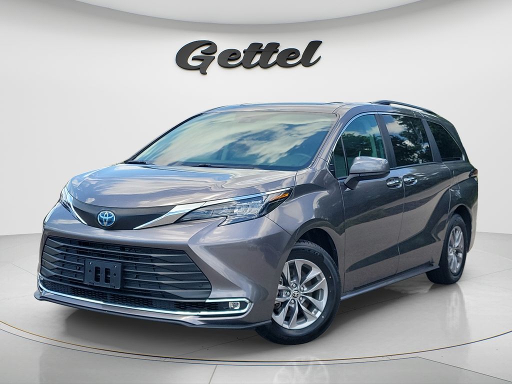 Certified Pre-Owned 2023 Toyota Sienna Platinum 4D Passenger Van