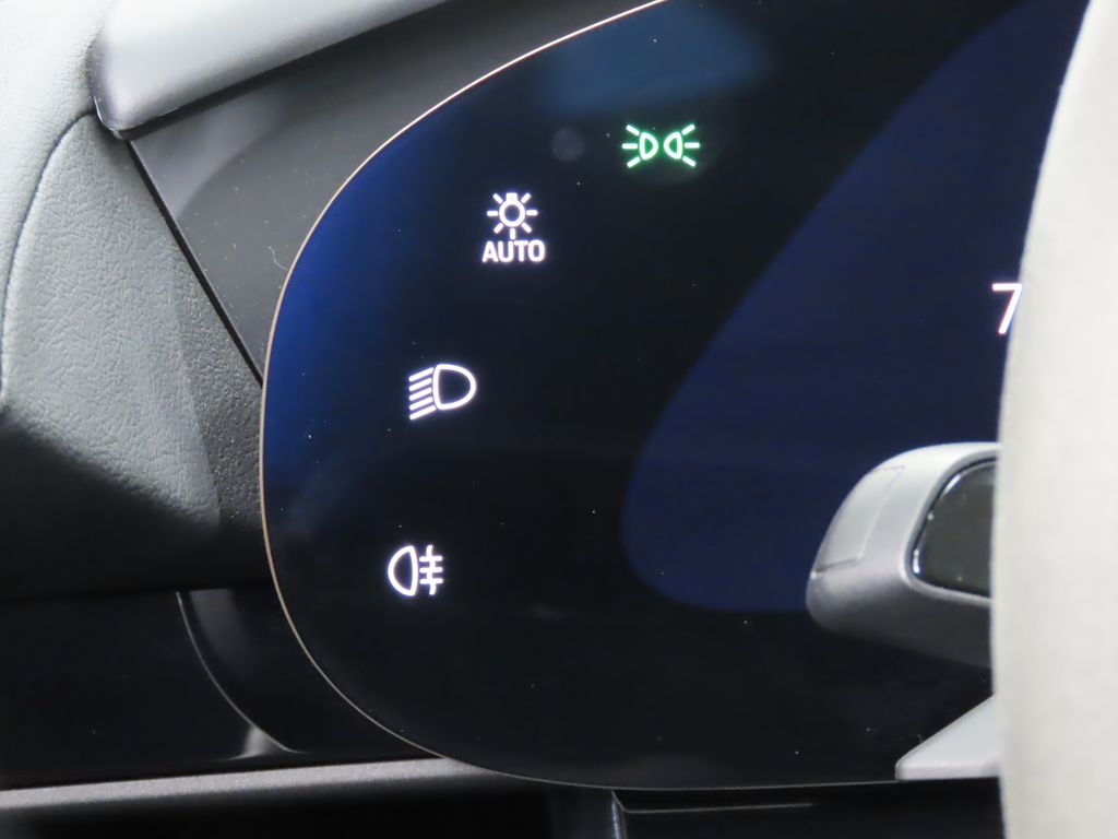 Thumbnail: 2025 Porsche Taycan - 24