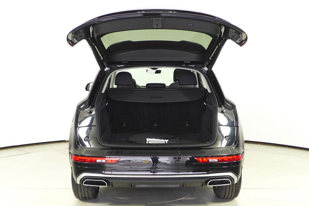 Thumbnail: 2023 Audi Q5 - 10