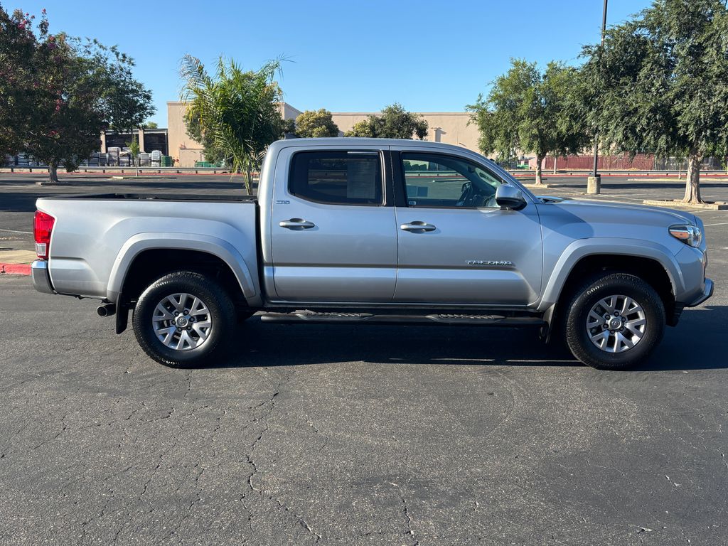 Thumbnail: 2016 Toyota Tacoma - 4