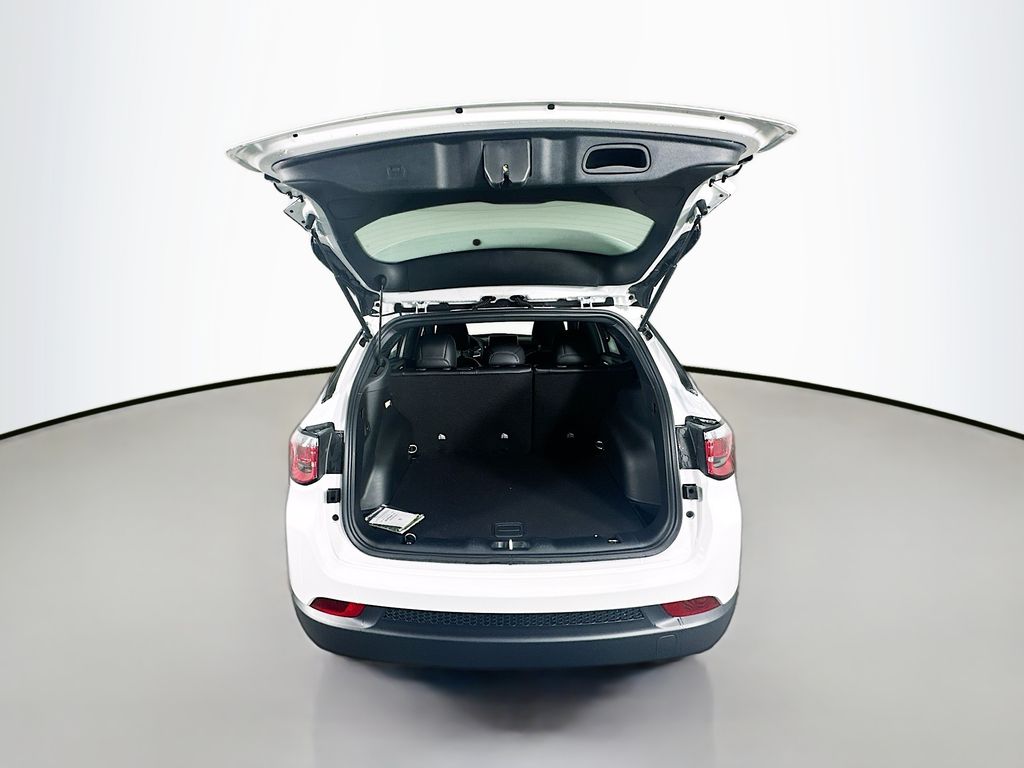 New 2026 White Jeep Latitude Altitude image 15