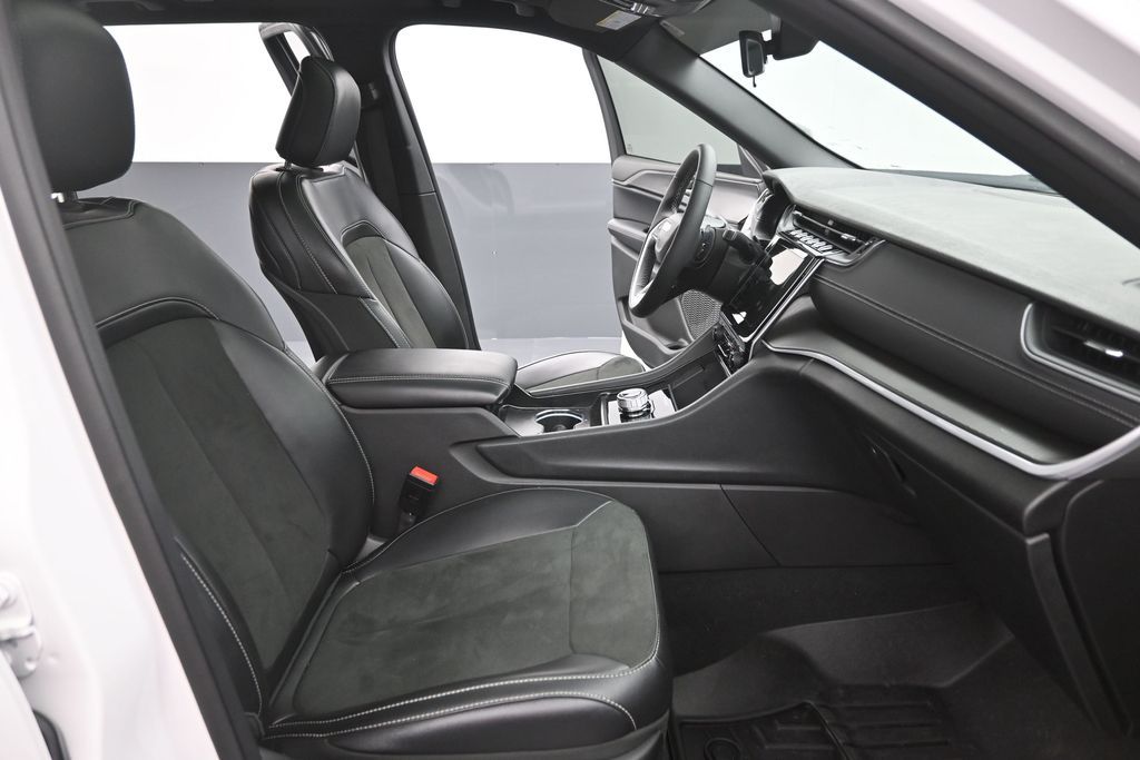 Used 2025 Jeep Grand Cherokee SUV