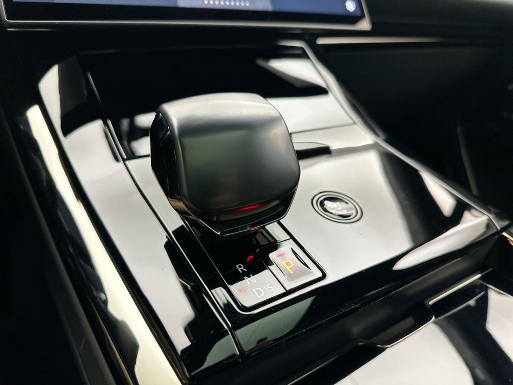 Thumbnail: 2026 Land Rover Range Rover Sport - 24