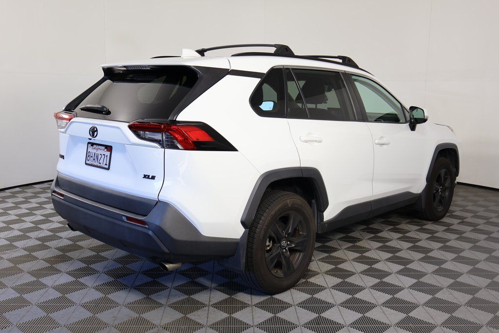 Thumbnail: 2019 Toyota RAV4 - 4