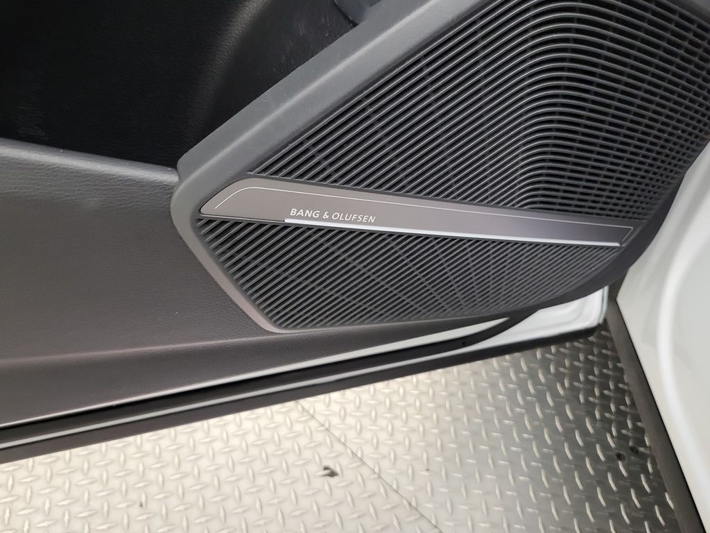 Thumbnail: 2023 Audi SQ5 - 30