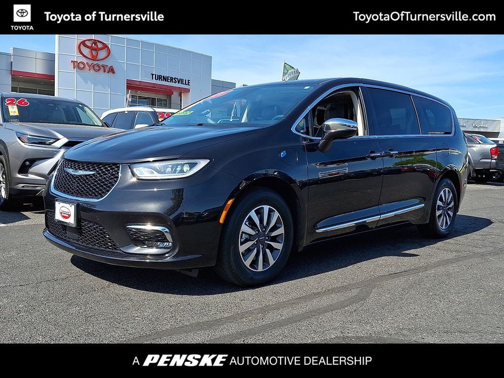 Thumbnail: 2023 Chrysler Pacifica - 1