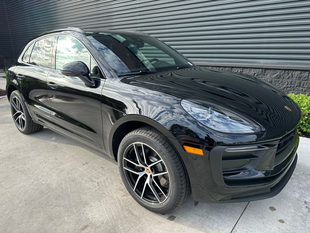 2025 Porsche Macan  11