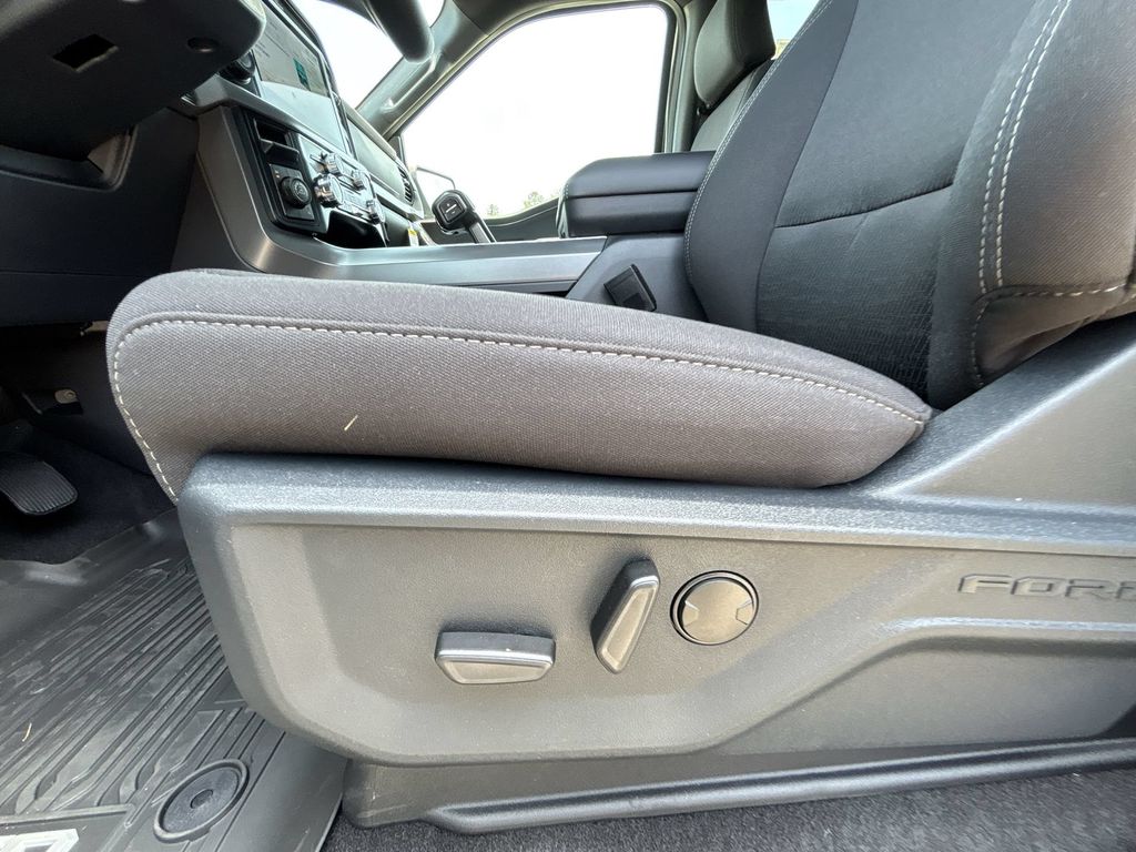 New 2026 Carbonized Gray Metallic Ford XLT image 14