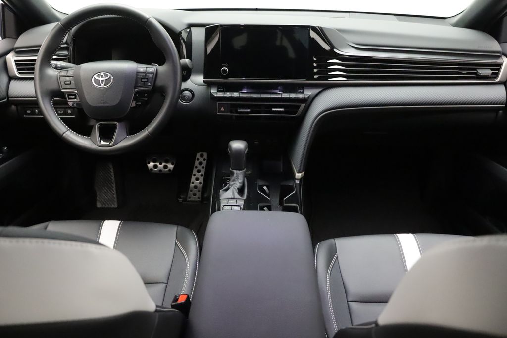 2025 Toyota Camry SE 24
