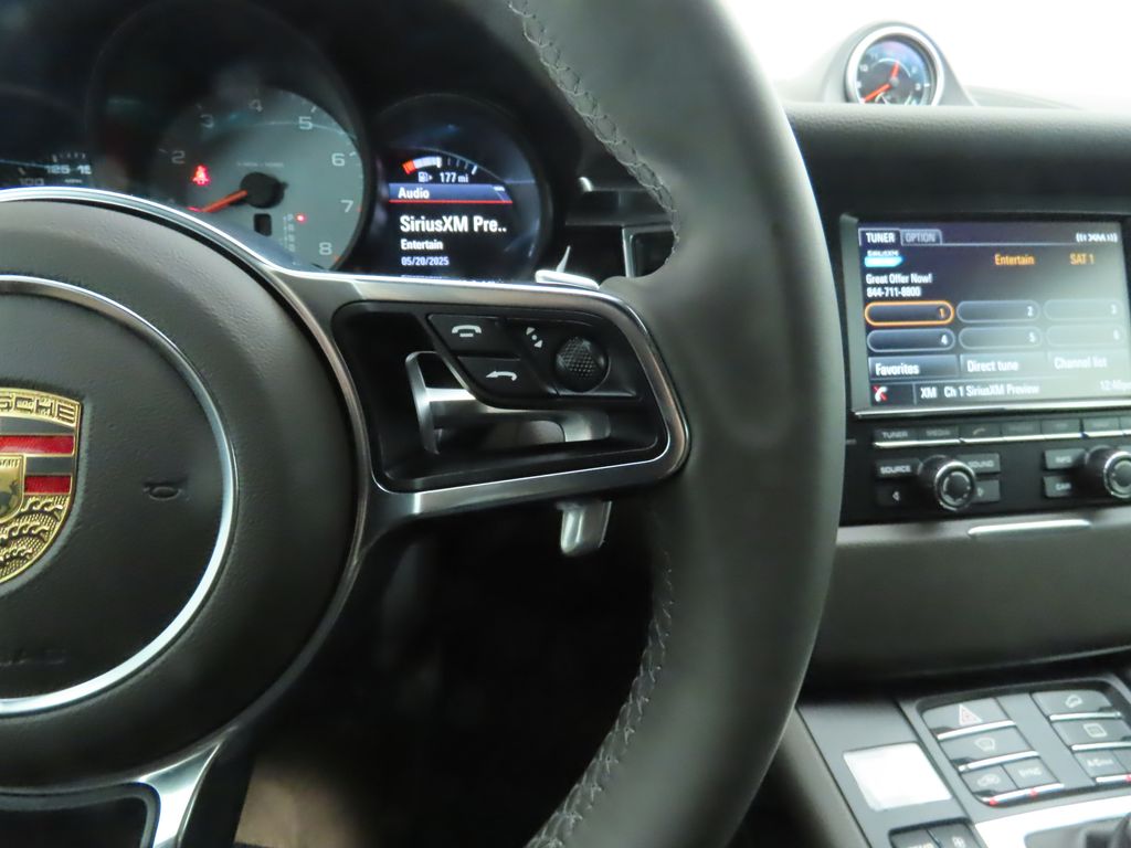 Thumbnail: 2015 Porsche Macan - 15