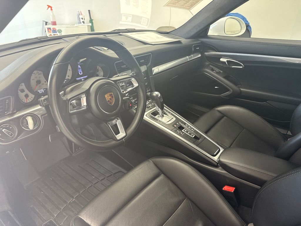 Thumbnail: 2017 Porsche 911 - 6