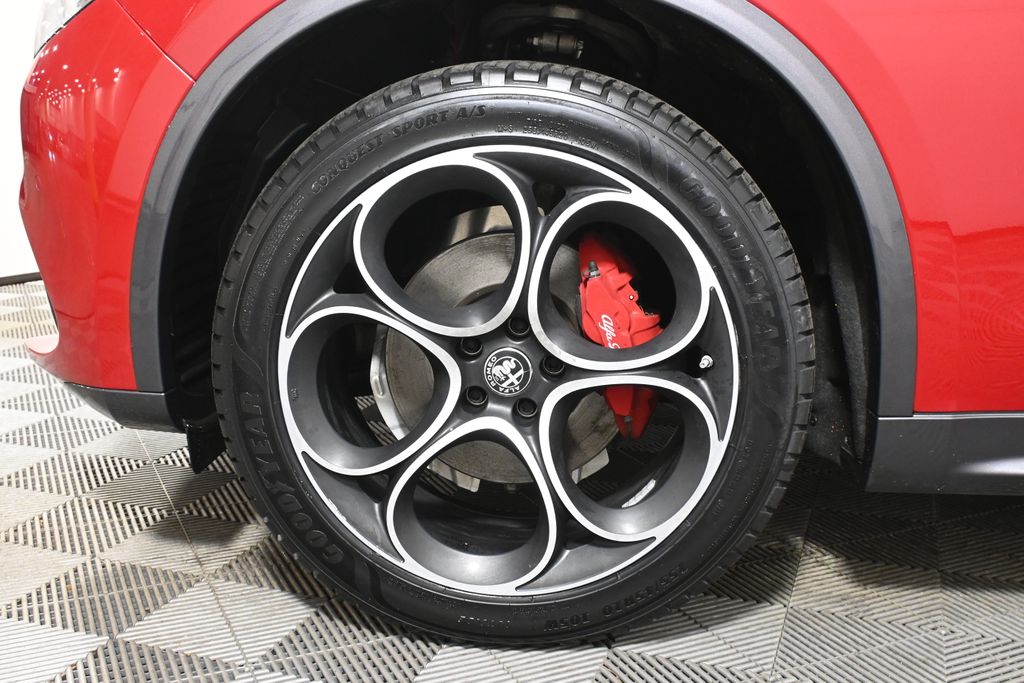 Thumbnail: 2022 Alfa Romeo Stelvio - 14