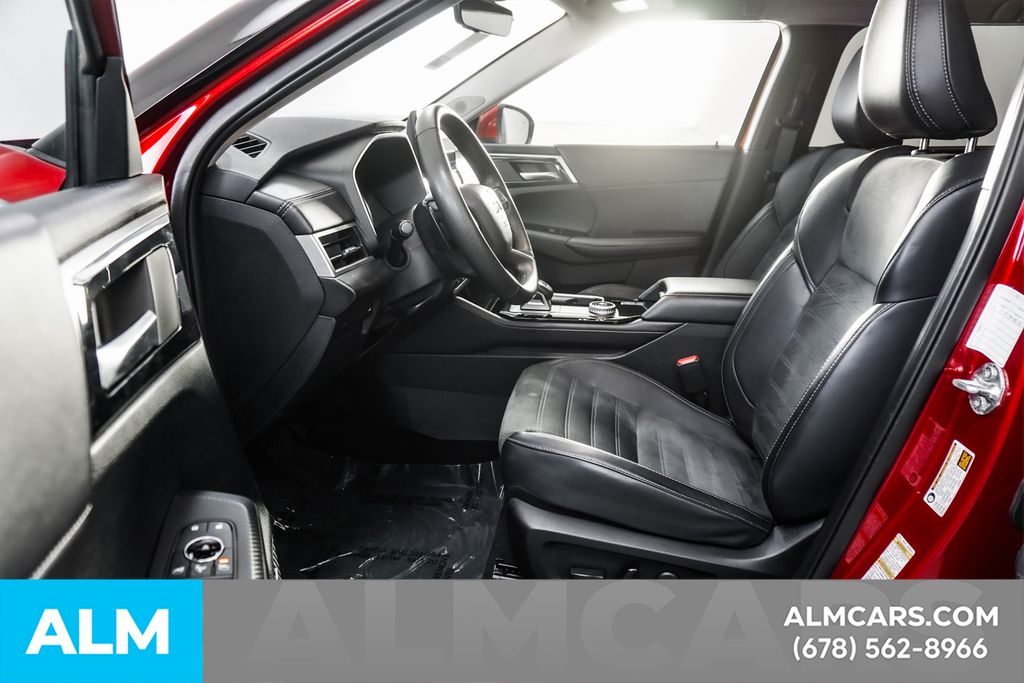 Used 2025 Red Mitsubishi SE image 16