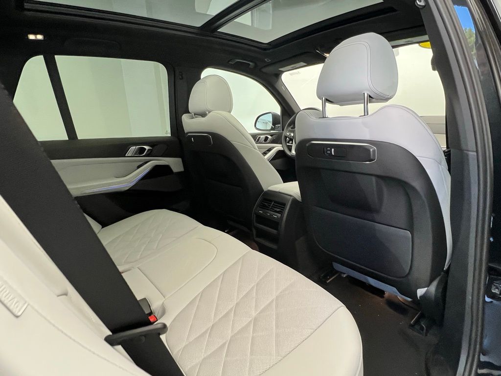 Thumbnail: 2025 BMW X5 - 8