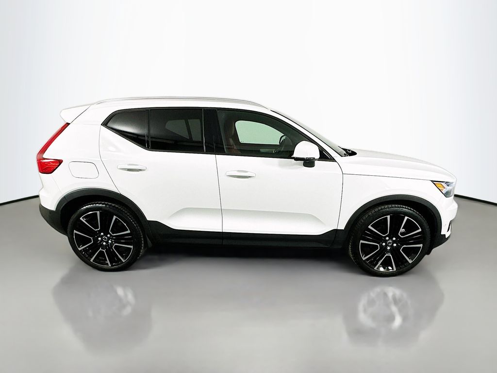 Thumbnail: 2019 Volvo XC40 - 4