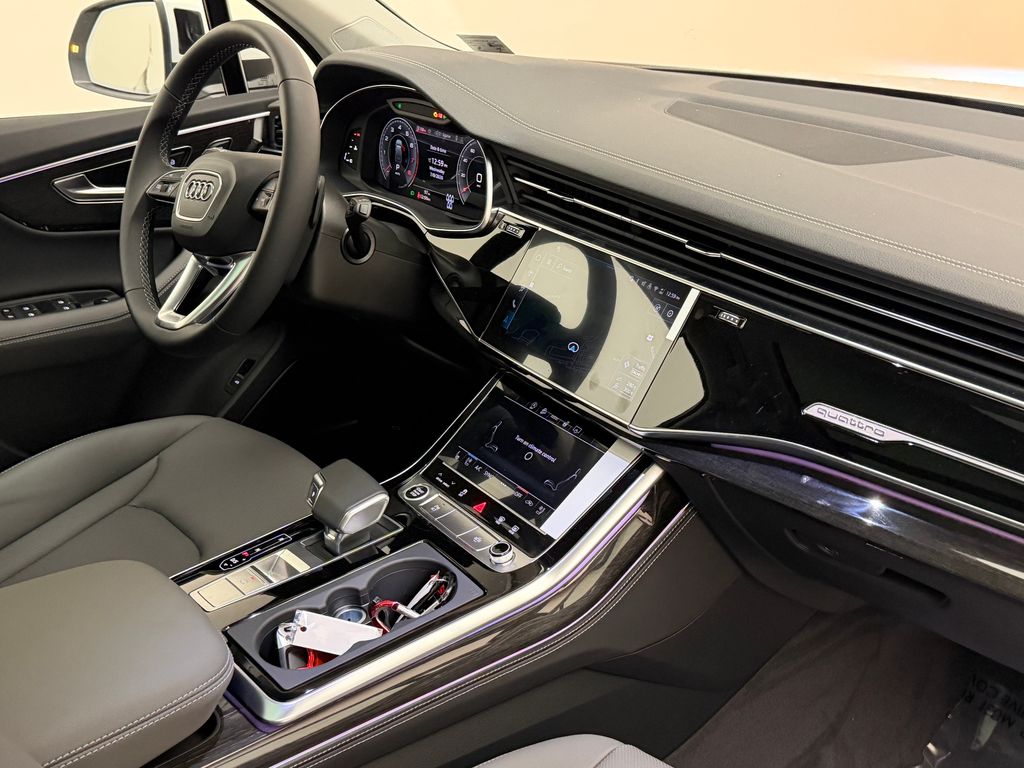Thumbnail: 2026 Audi Q7 - 12