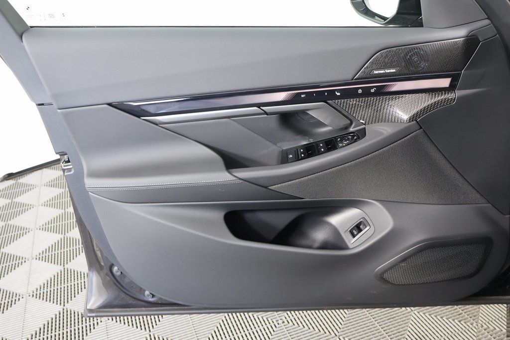 Thumbnail: 2026 BMW 5 Series - 7