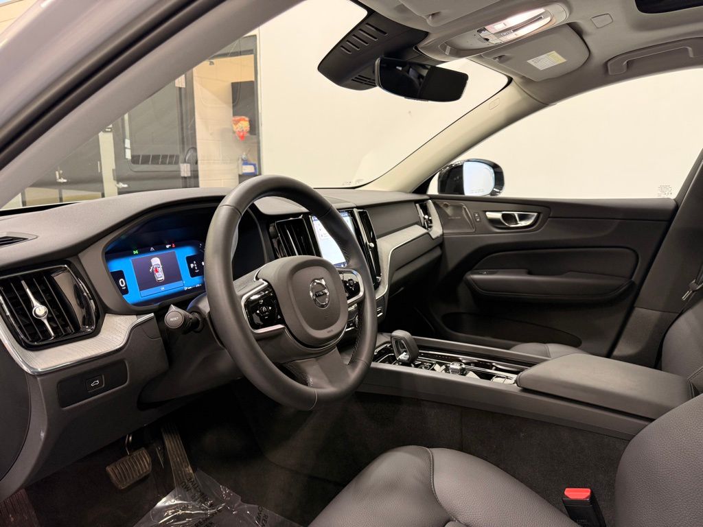 Thumbnail: 2025 Volvo XC60 - 11