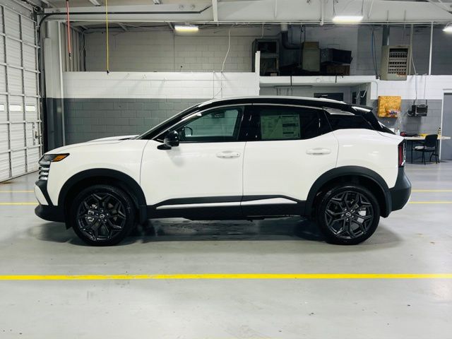 2026 Aspen White/Super Black Nissan Kicks SR FWD SUV