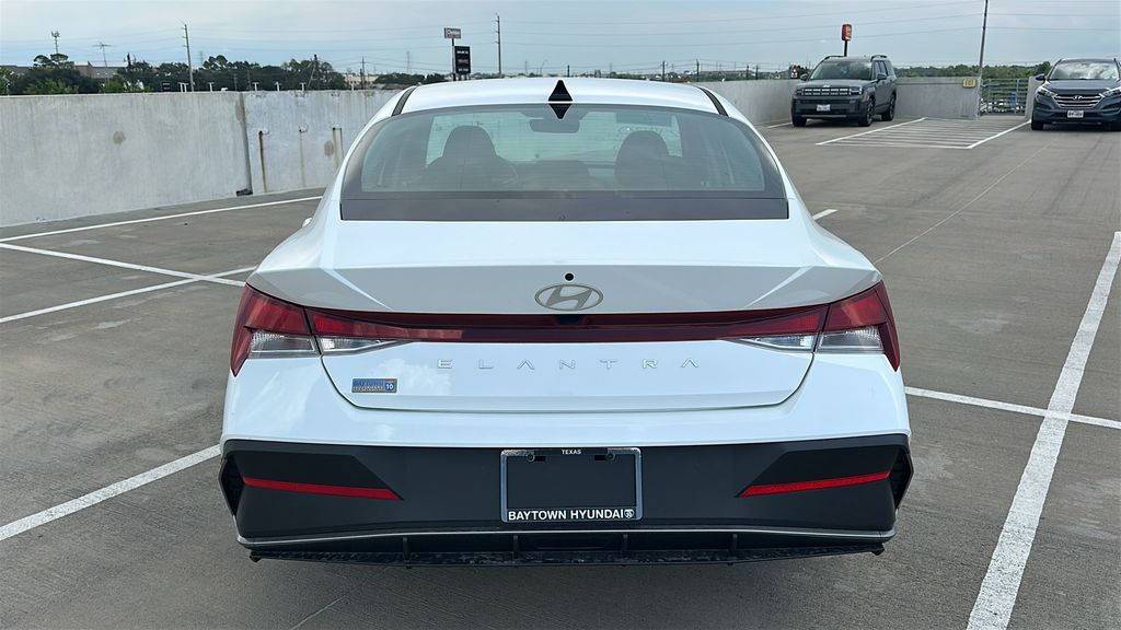 2026 Hyundai Elantra SE - 10