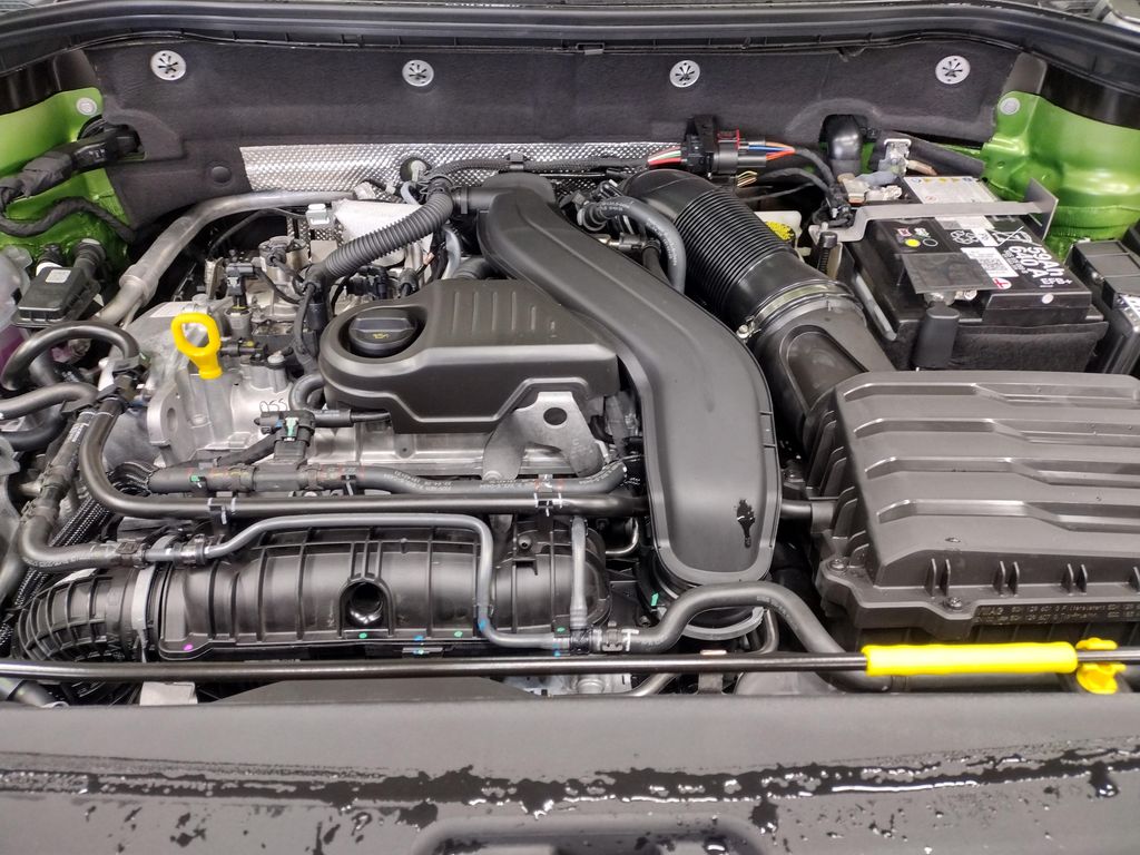 2025 Volkswagen Taos 1.5T SE Black