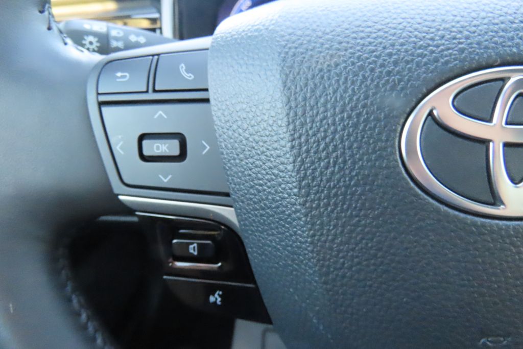 Thumbnail: 2025 Toyota Camry - 11