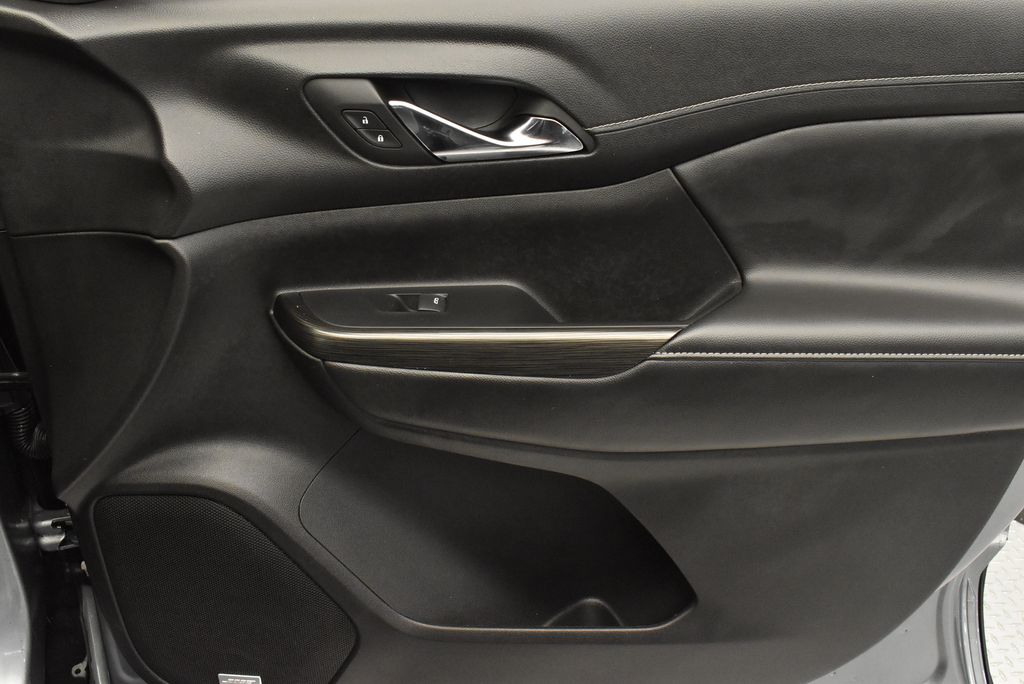 2023 GMC Acadia SLT 21