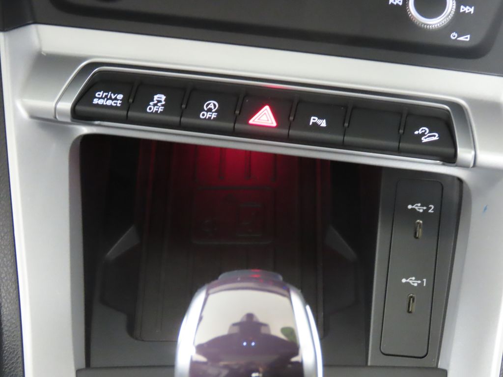 Thumbnail: 2025 Audi Q3 - 23