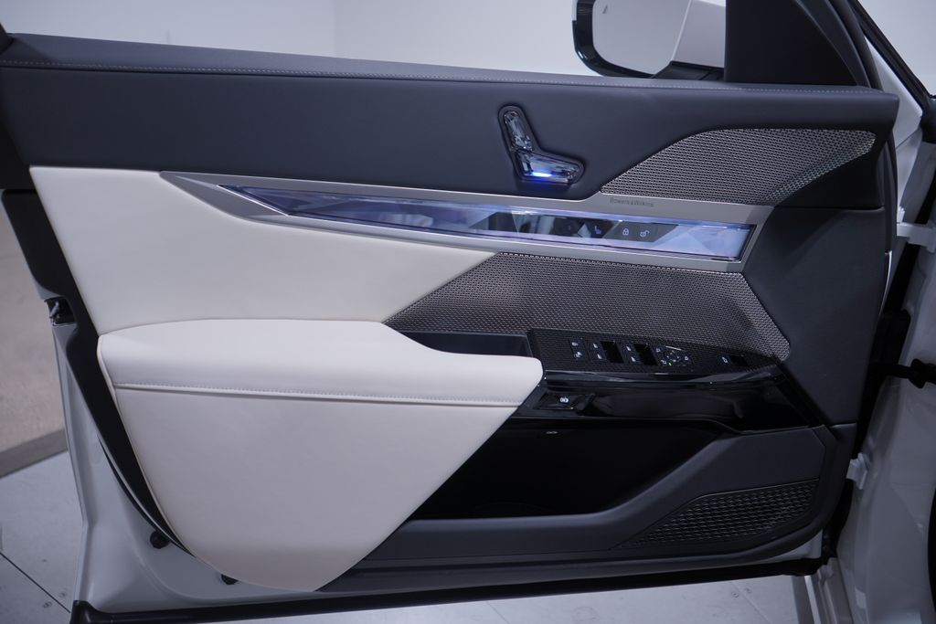 Thumbnail: 2025 BMW 7 Series - 18