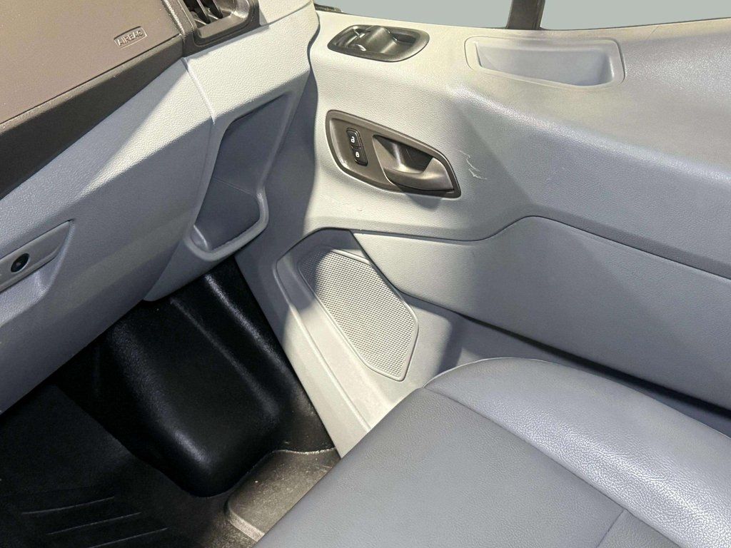 Used 2018 Oxford White Ford Base image 17